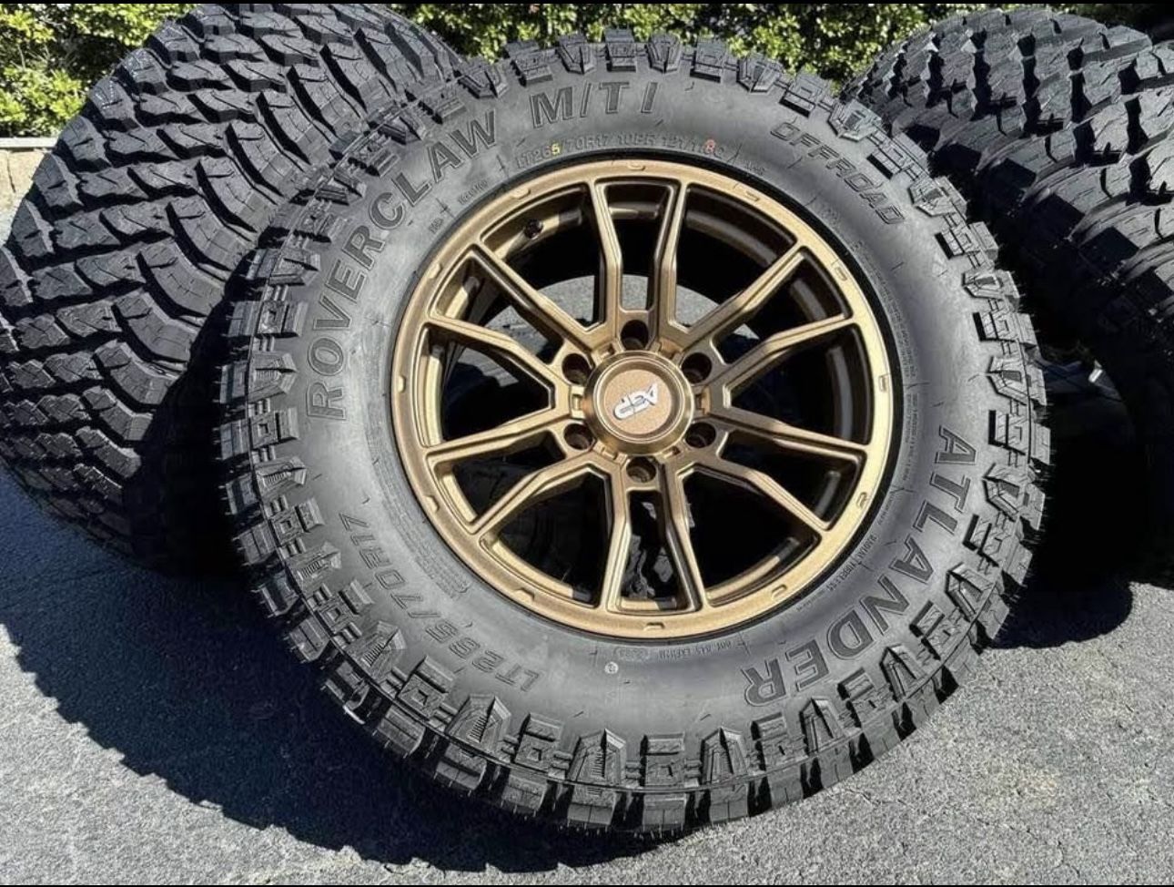 17 inch Ford F-150 wheels M/T tires expedition Raptor rims f150 265/70/17