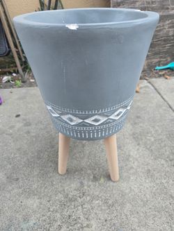 Gray Garden Polyresin Resin with Stand Planter
