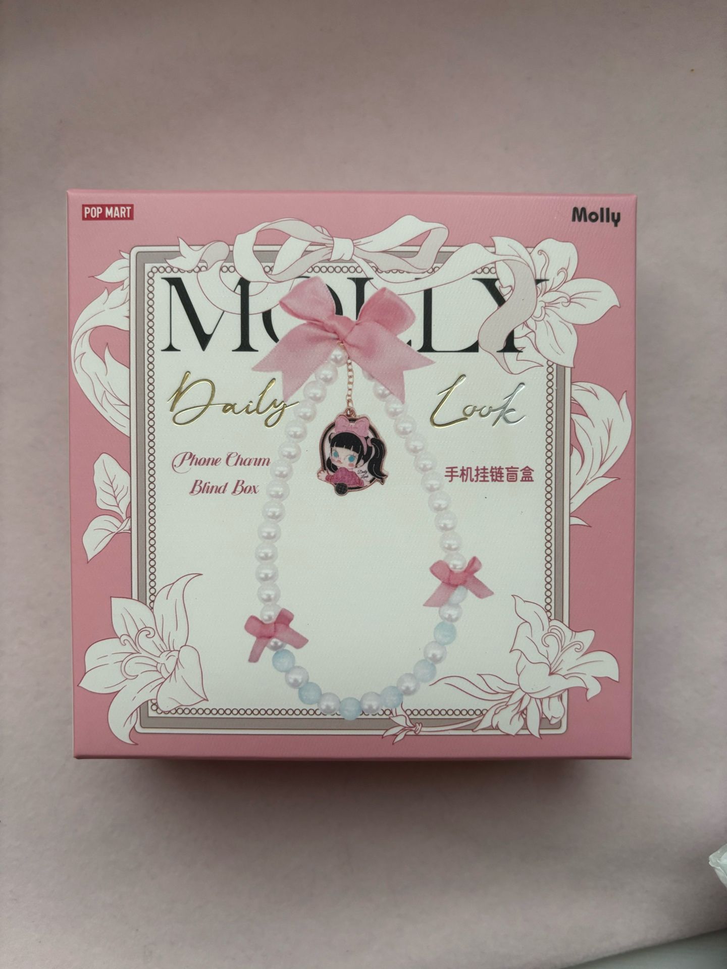 Molly Daily Look Phone Charm