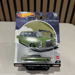 Hot Wheels Premium - 2022 Auto Strasse 1/5 '72 Mercedes-Benz 280 SEL (BBHCK18)