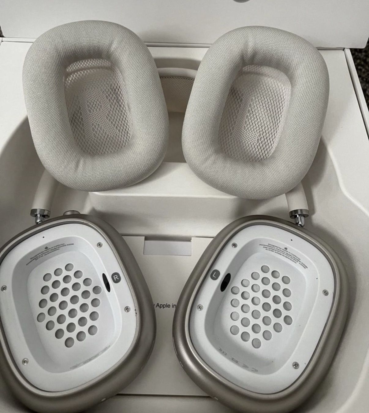 Apple AirPods Max USB-C Starlight