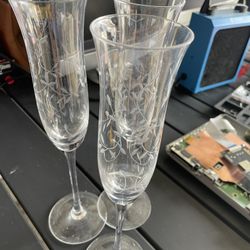 Set Of 3 Champagne Glasses 