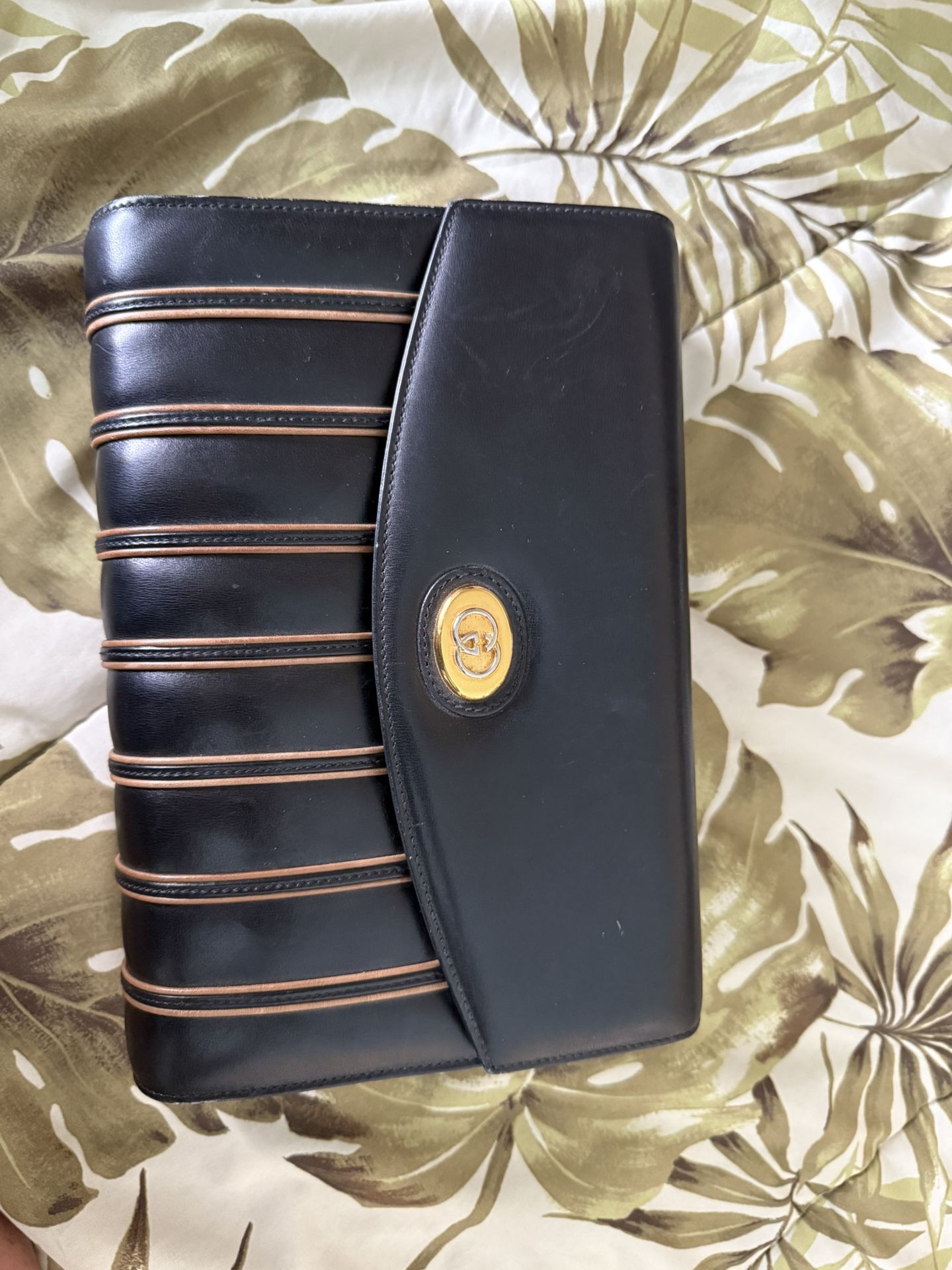 Gorgeous Vintage 80s GUCCI Clutch