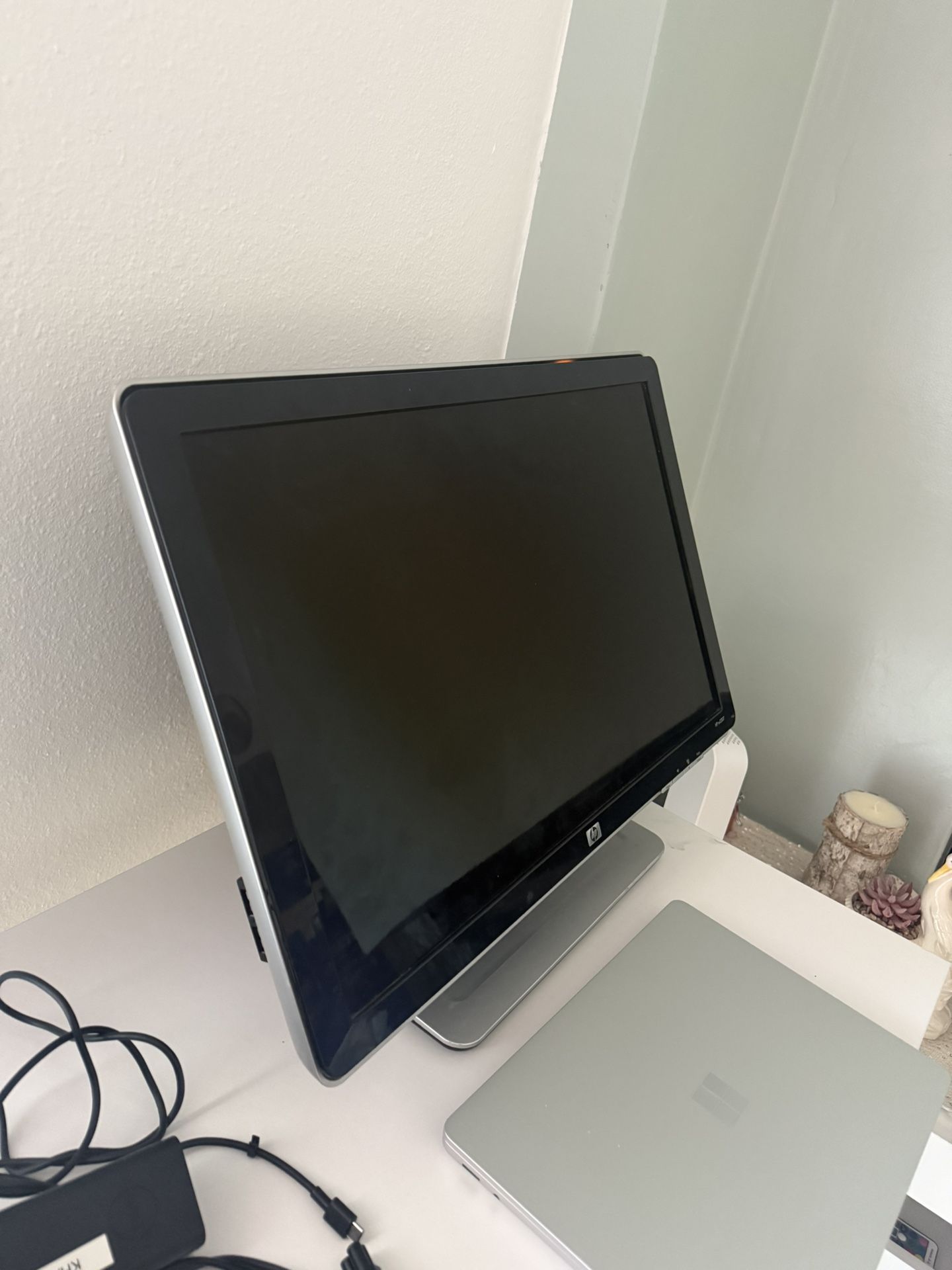 Hp w2207 Monitor With Cables