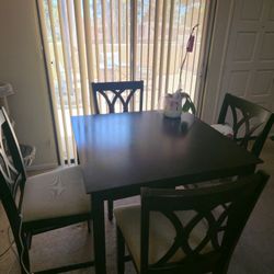 Dining Room Table And Chairs 