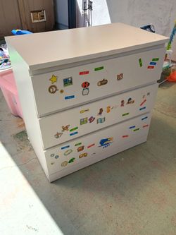 Free 3 drawer wooden dresser
