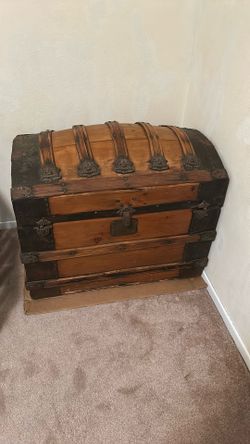 Vintage Trunk Chest