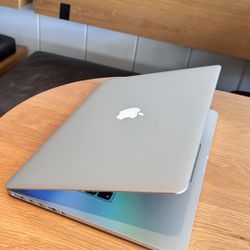 Apple MacBook Pro with 15” Retina Display quad core intel i7 processor 16GB RAM 256GB FLASH STORAGE SSD $345 