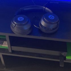 Selling My Xbox One X 1 Tb Come With Many Extras