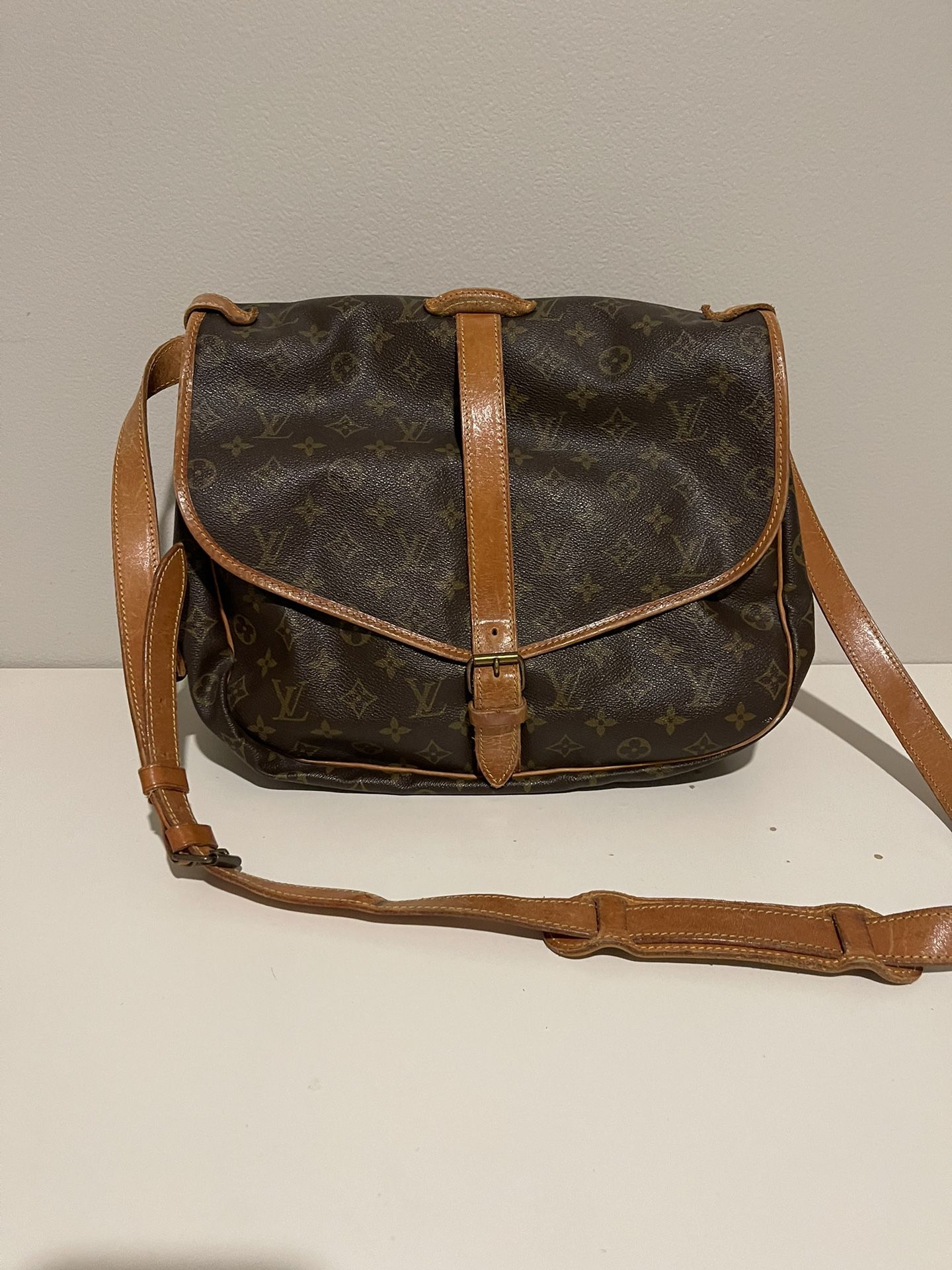 Louis Vuitton Saumur Messenger Bag 30