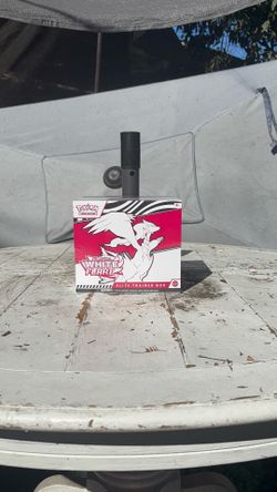 Pokémon White Flare Etb