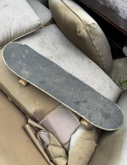 Skateboard With Independent Trucks