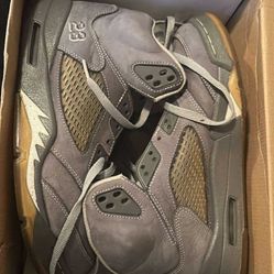 Wolf Grey 5’s Size 9 $120