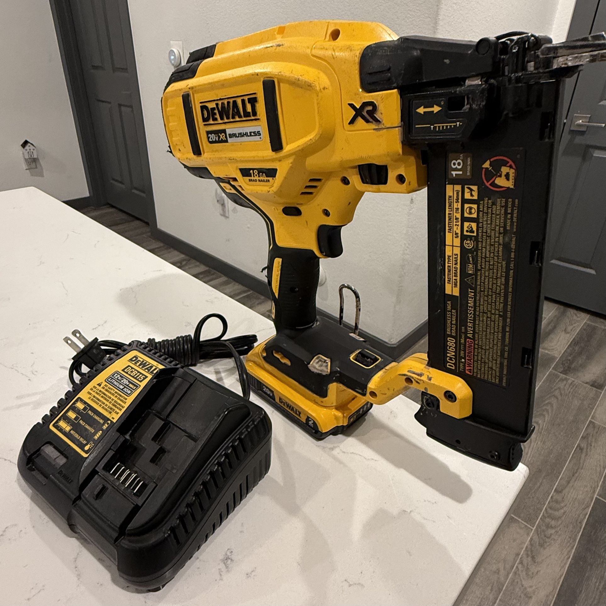 Dewalt 20v Brad 18g Nailer.  TOOL ONLY