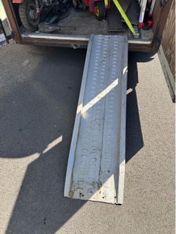Extra Stout 6’ aluminum loading ramp!