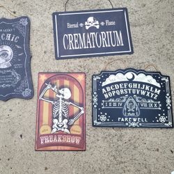Halloween Hanging Wall Decor Assortment