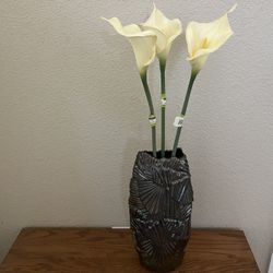 Gorgeous Iridescent Pearlized Vase With Flowers