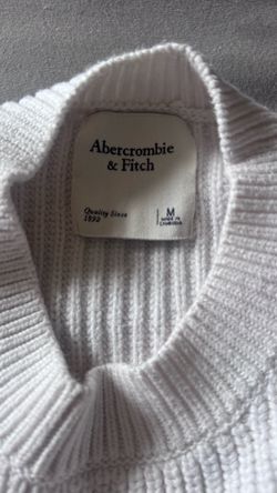 Abercrombie and Fitch sweater in excellent condition.