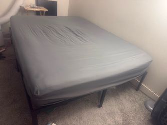 Queen Mattress – Clean & Comfortable – Excellent Condition