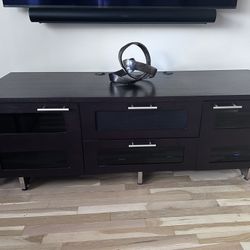 MODERN STYLE TV CABINET 