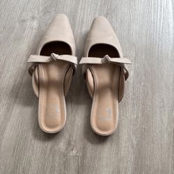 Beige Pointed-Toe Mules with Bow Detail – Slip-On Flats