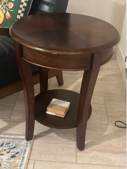 2 corner tables + console