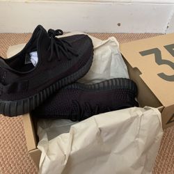 DS Yeezy 350 onyx size 10