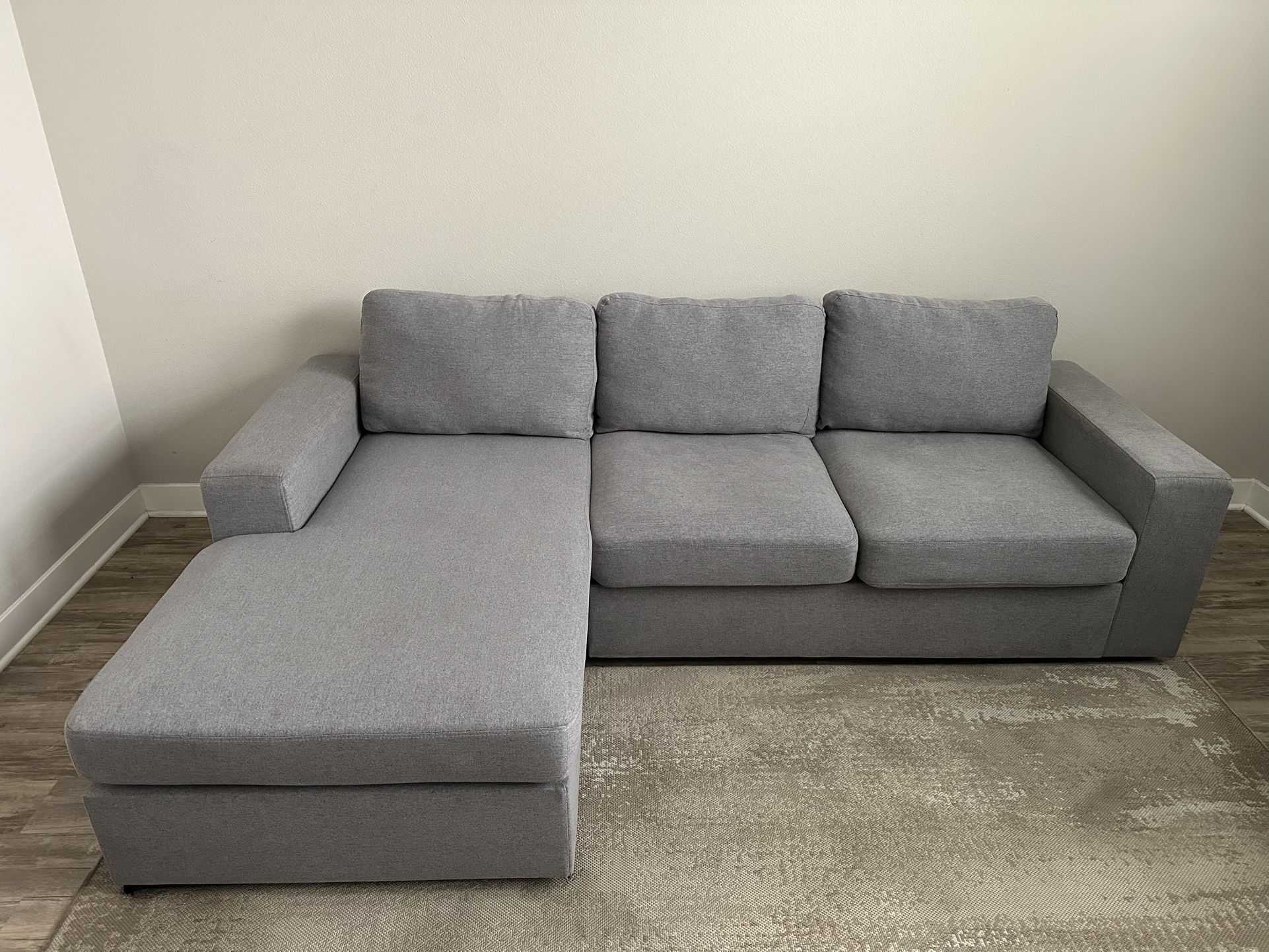 Sectional Sofa with Reversible Chaise