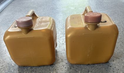 2.5-Gallon Suncoast Gold Jugs for Pool Chlorine - Set of 2