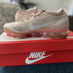 VaporMax Women’s Size 9 Comes With Box As Well