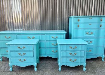 Stunning 4 Piece Bedroom Set – Expertly Refinished