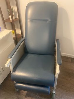 Medical Recliner Chair with Casters