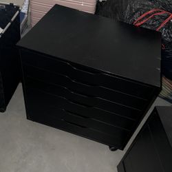 Black Drawers With Wheels 