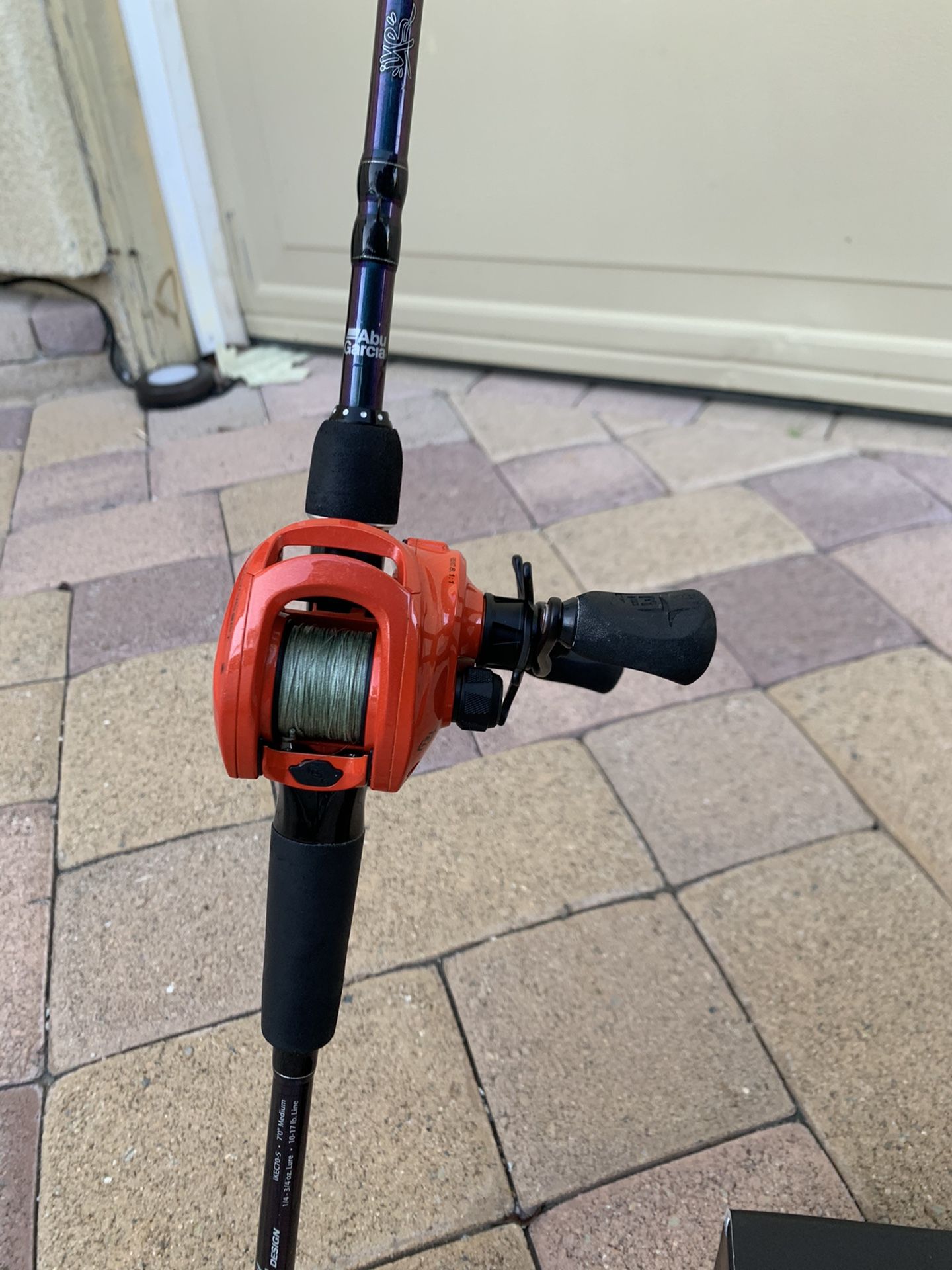 Concept Z fishing reel and fishing pole negotiable