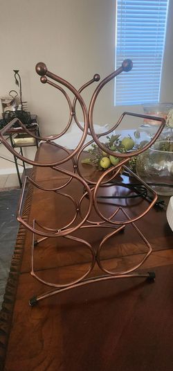 Wine bottle rack