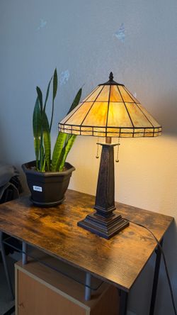 Tiffany-Style Table Lamp