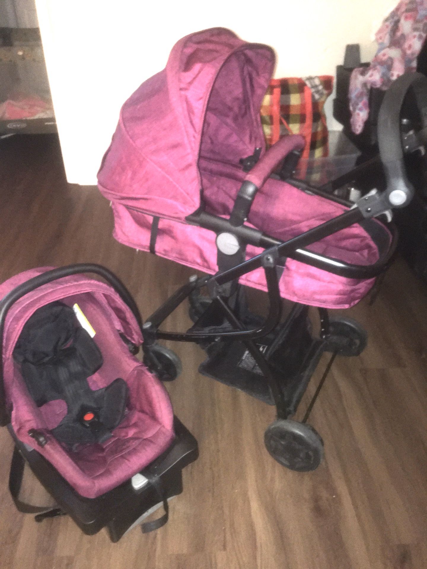 Urbini Travel System ( stroller + car seat )