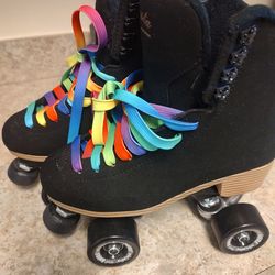 Black suede quad roller skates size 6