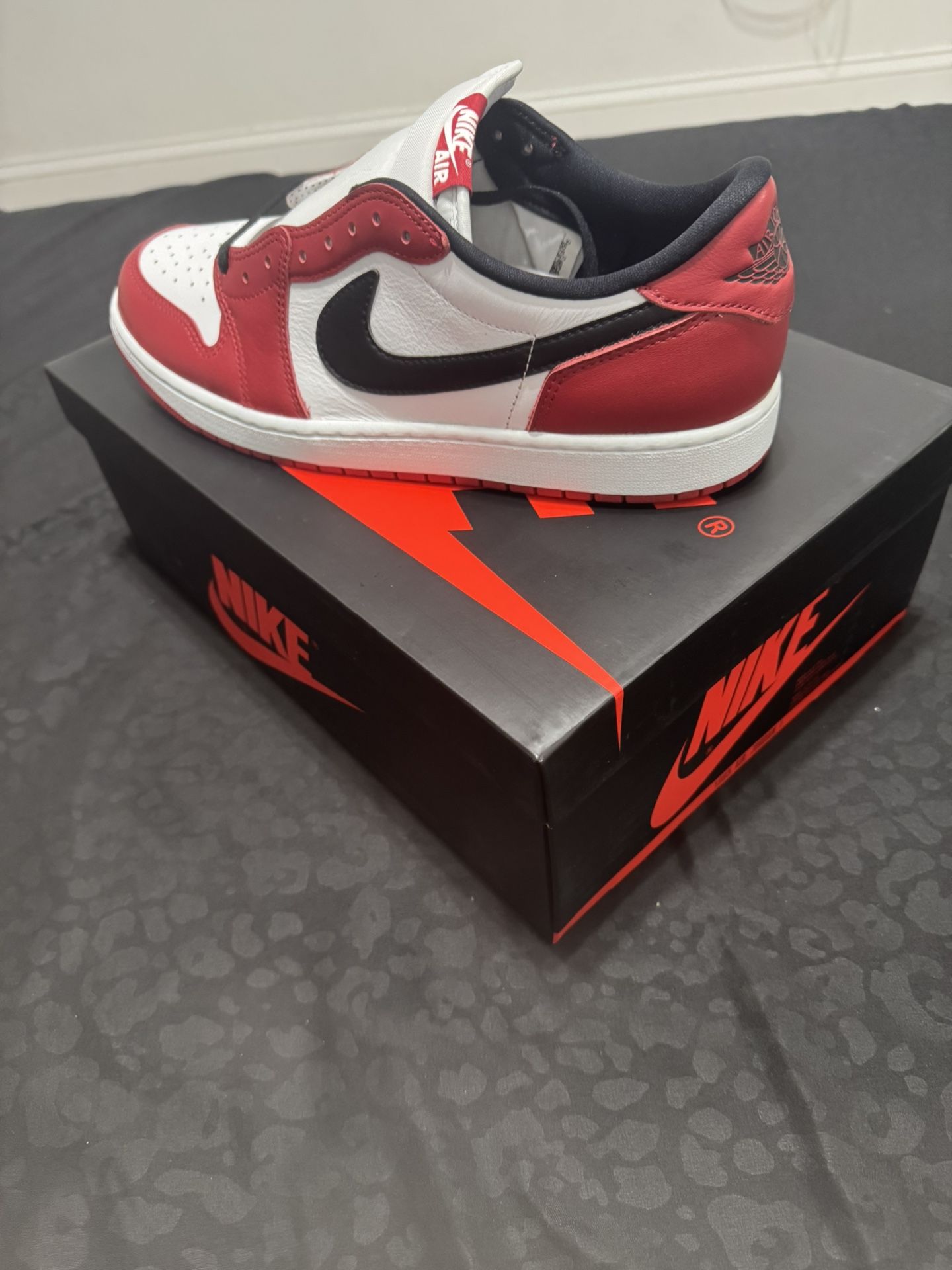 Jordan 1 Low Chicago (2025)