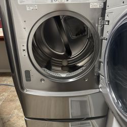 Like New LG 9 Cu Ft Electric Dryer