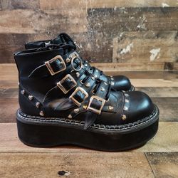 Demonia Emily 315 Black Matte Heart Stud Platform Ankle Boot Size 7