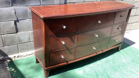 Dresser