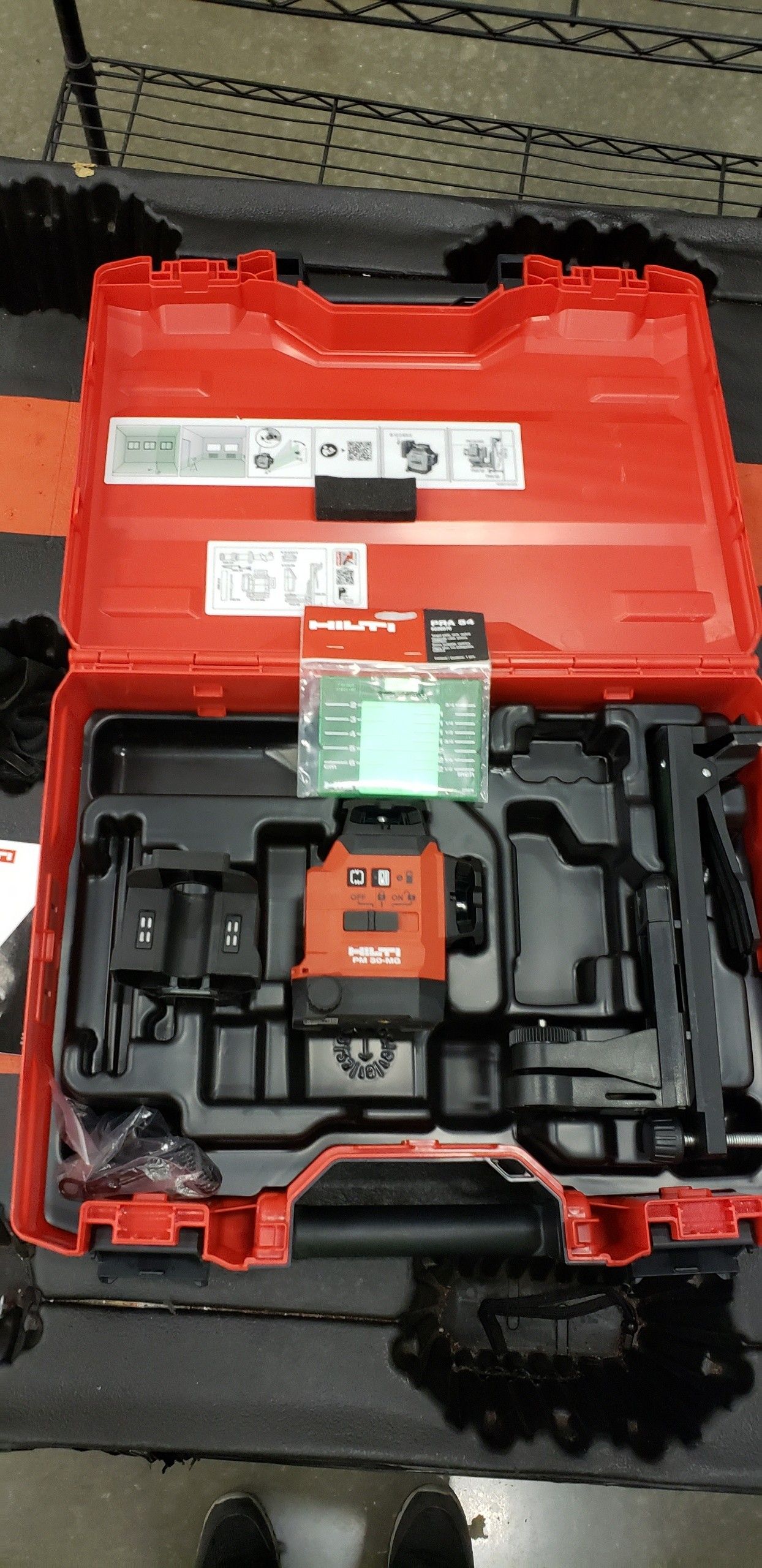 Hilti pm 30 green laser 12v brand new with battery and charger