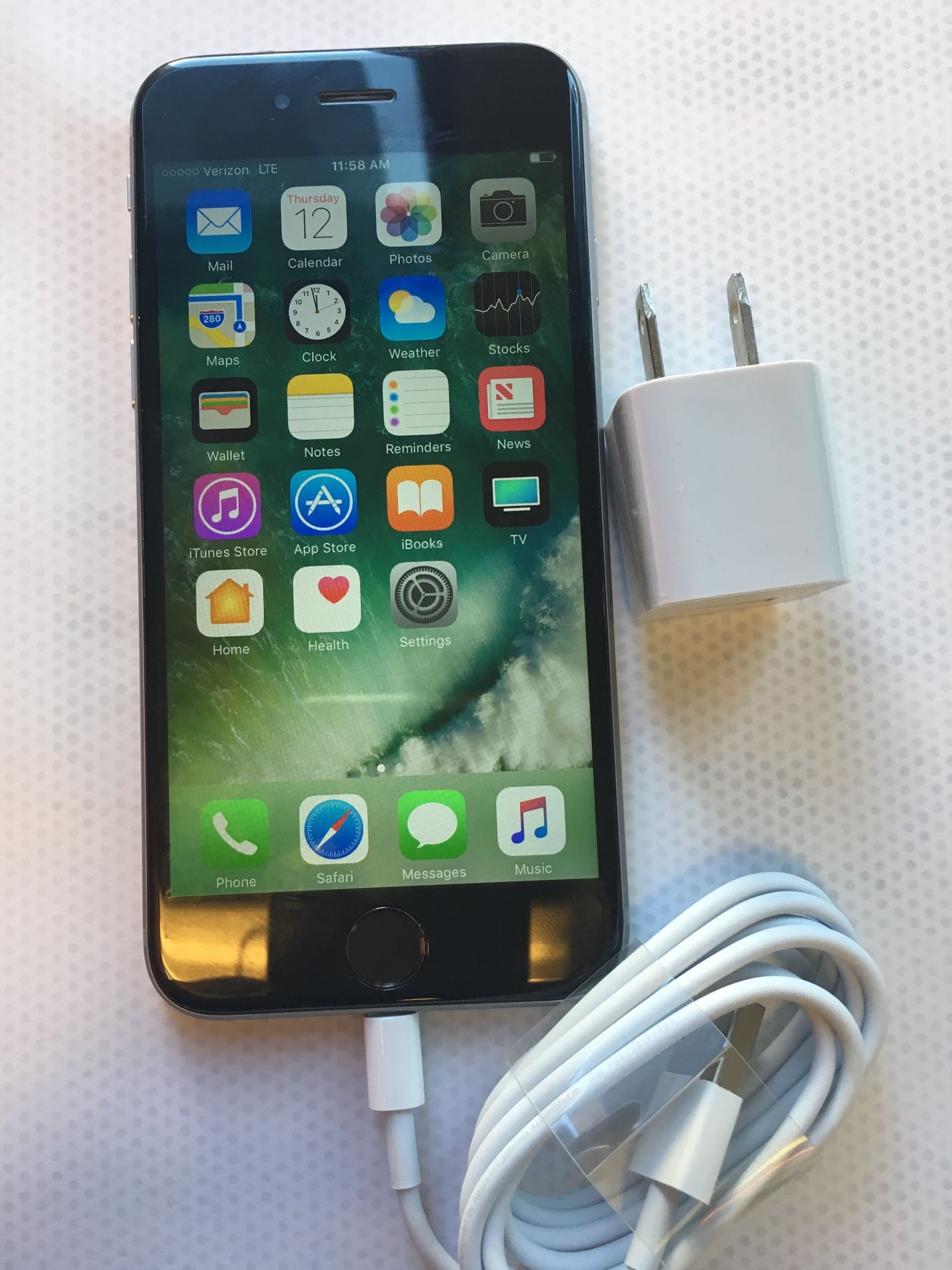 Factory unlocked apple iphone 6s 16 gb