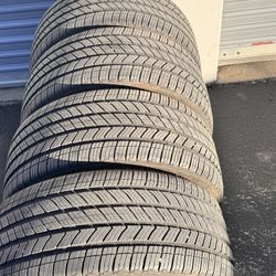 255 40 19 Bridgestone Turanza QuietTrack tires - Like New