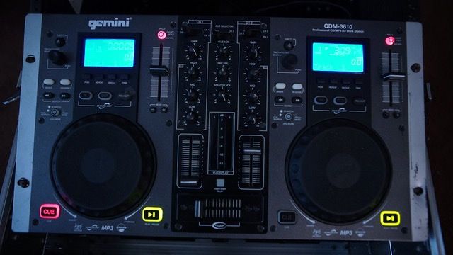 Gemini cdm 3610 dj workstation