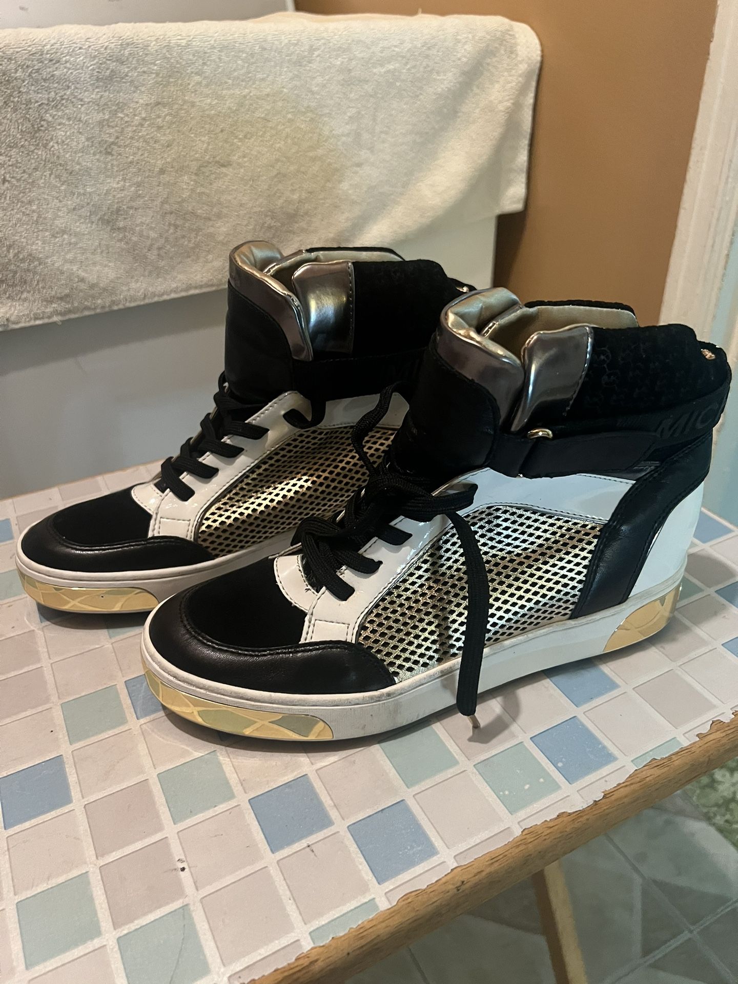 Michael Kors Shoes New Size 9