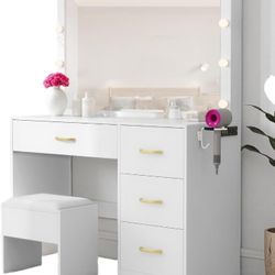 Brand New In Box Modern Xl Vanity With Stool!!!