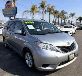 2011 Toyota Sienna LE 8-Passenger