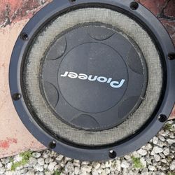 2 Pioneer Speakers Round 